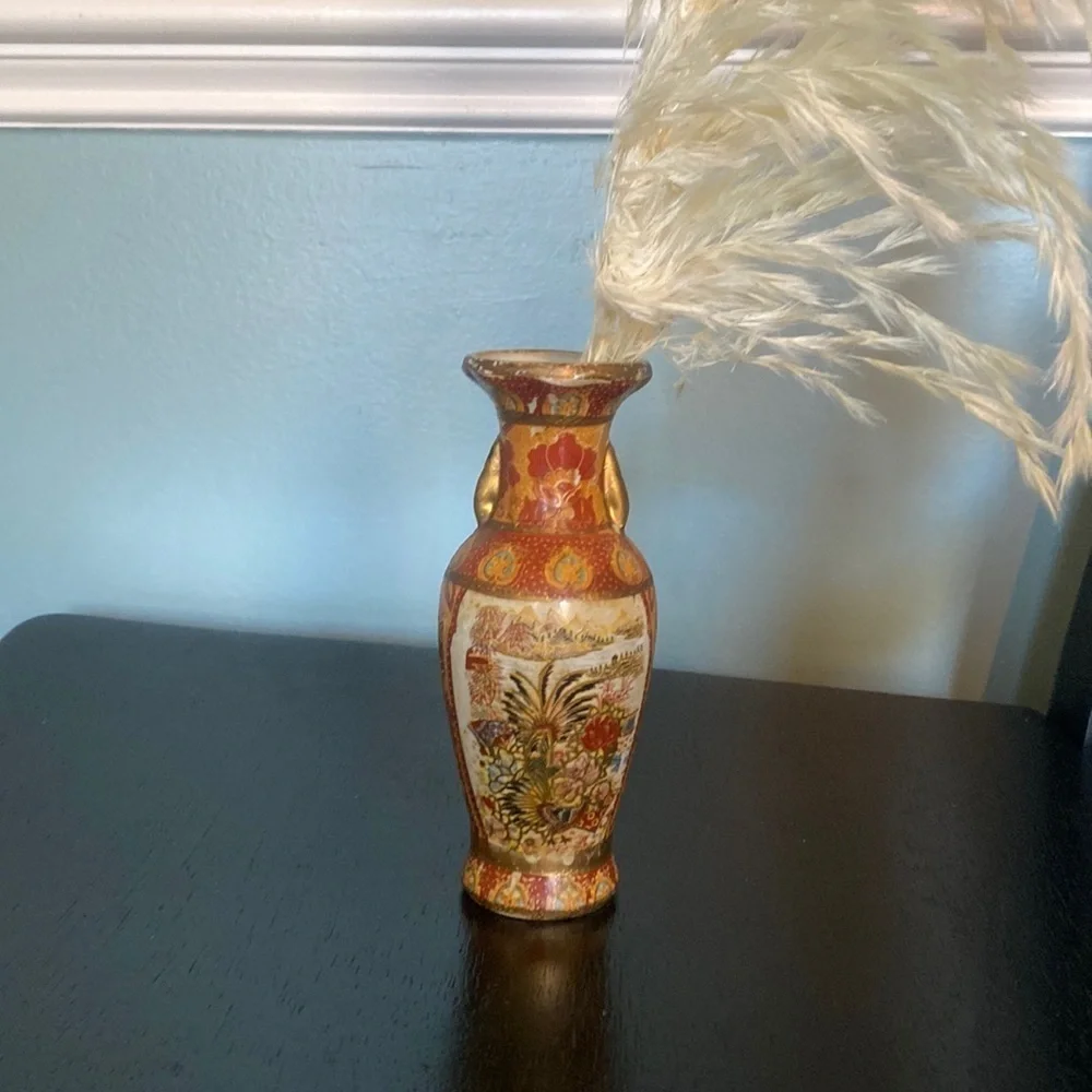 Vintage Miniature ceramic Chinese Vase urn oriental style hand painted. Gold. - Picture 9 of 12